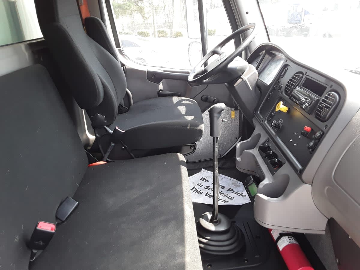 2020 Freightliner/Mercedes M2 106 898676