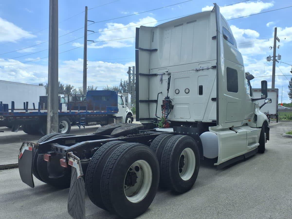 2019 International LT in Davie, FL — photo 4