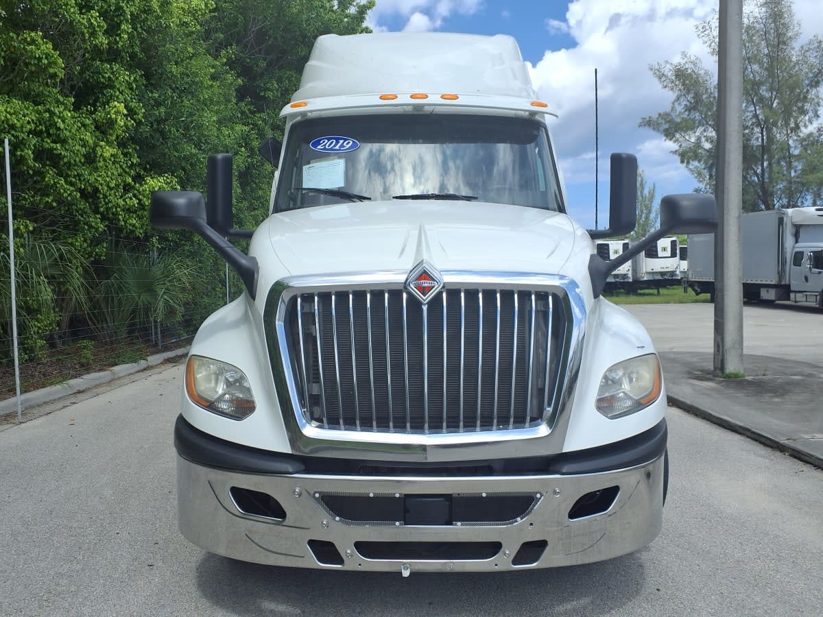 2019 International LT in Davie, FL — photo 2