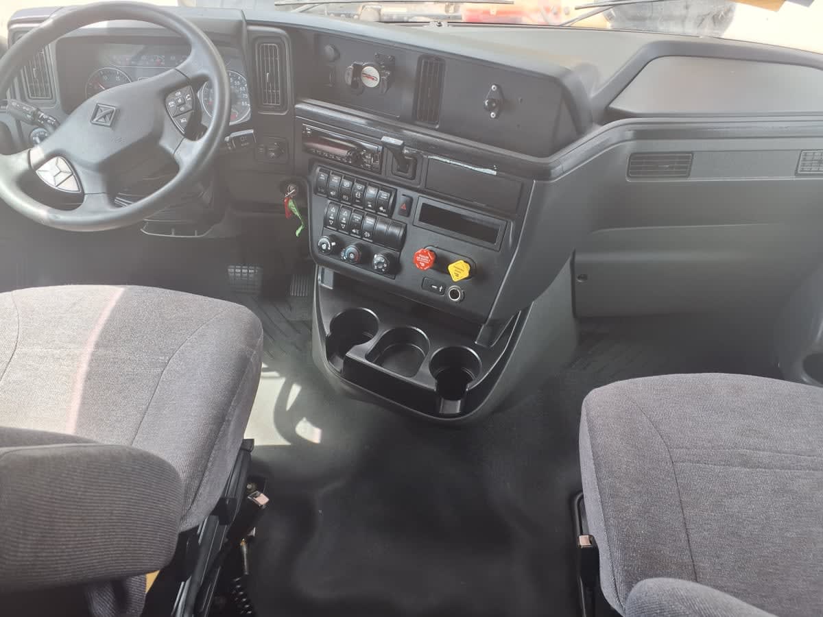2019 International LT in Davie, FL — photo 7