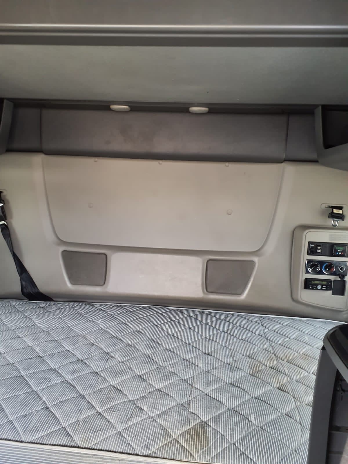 2019 International - image 8