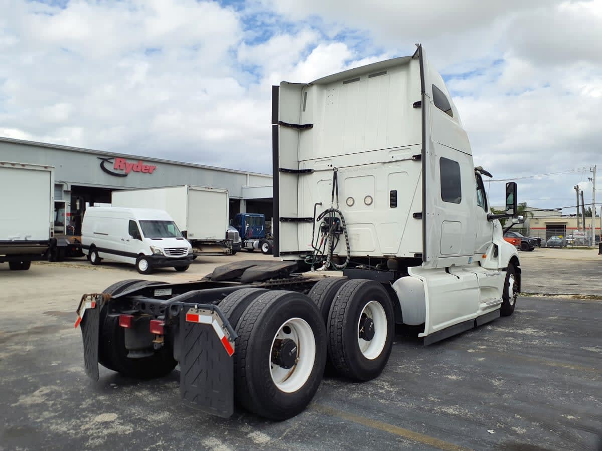 2019 International - image 4