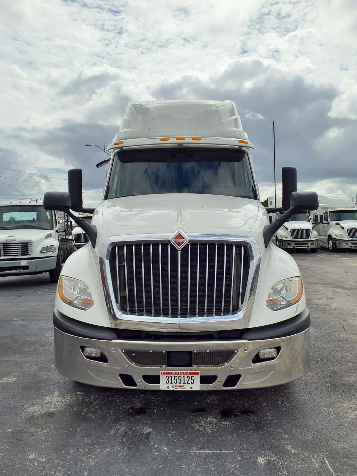 2019 International - image 2