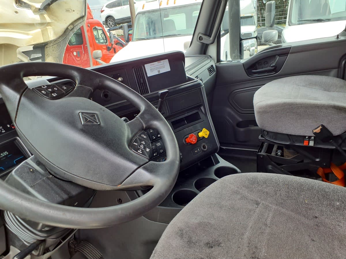 2019 International - image 7