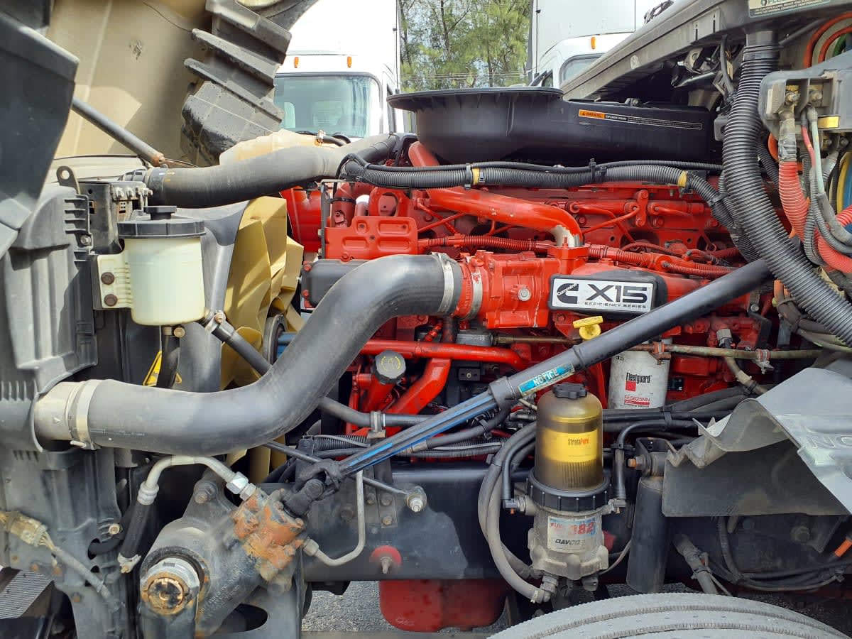 2019 International - image 9