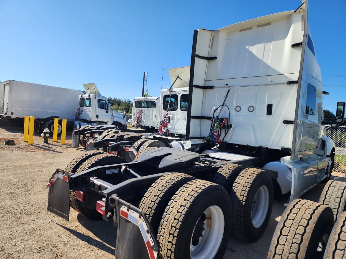 2019 International - image 4