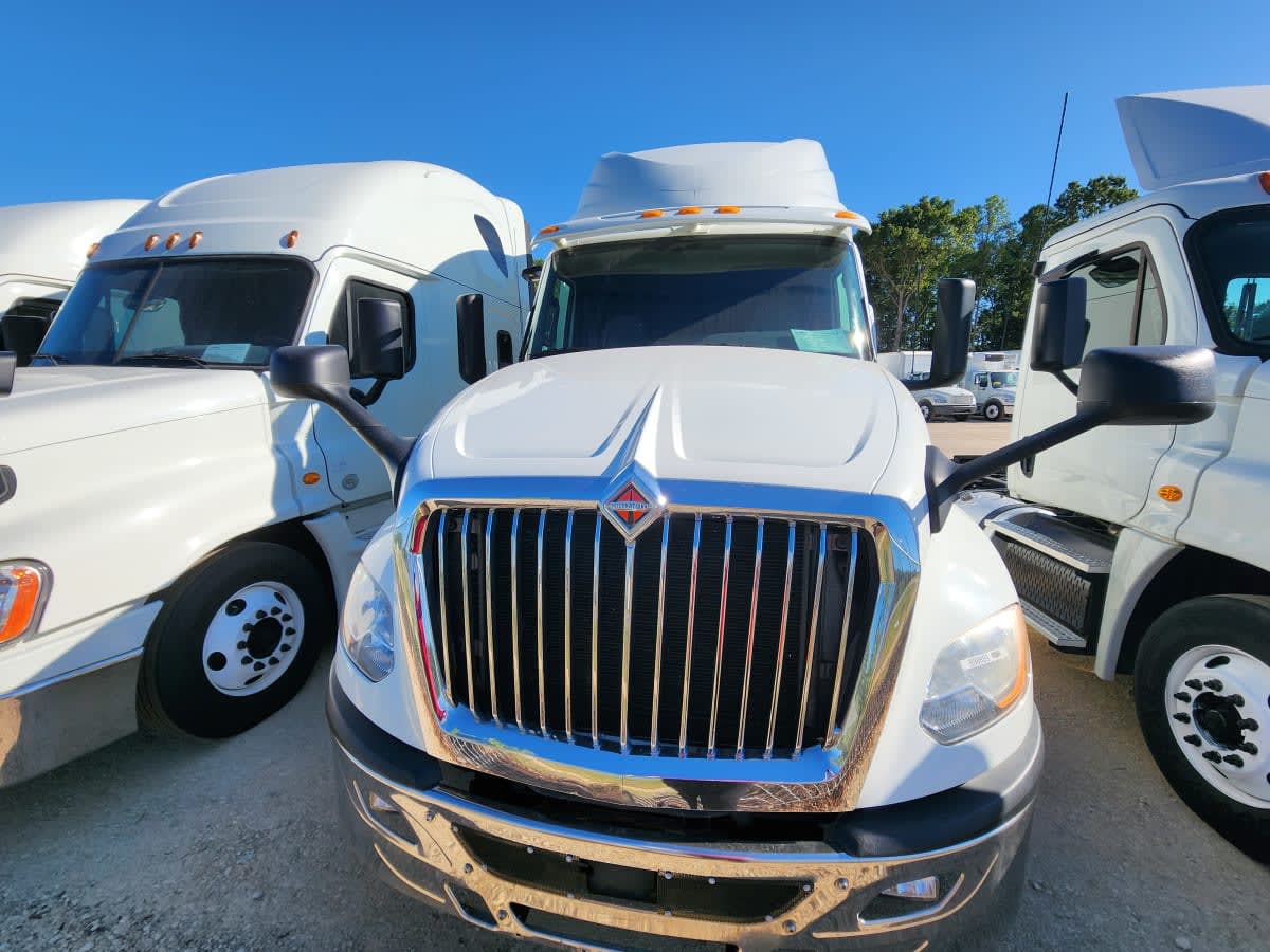 2019 International - image 2