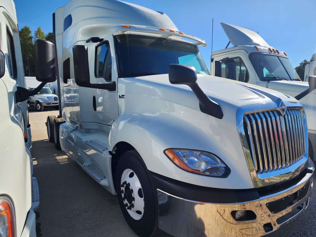 2019 International - image 3