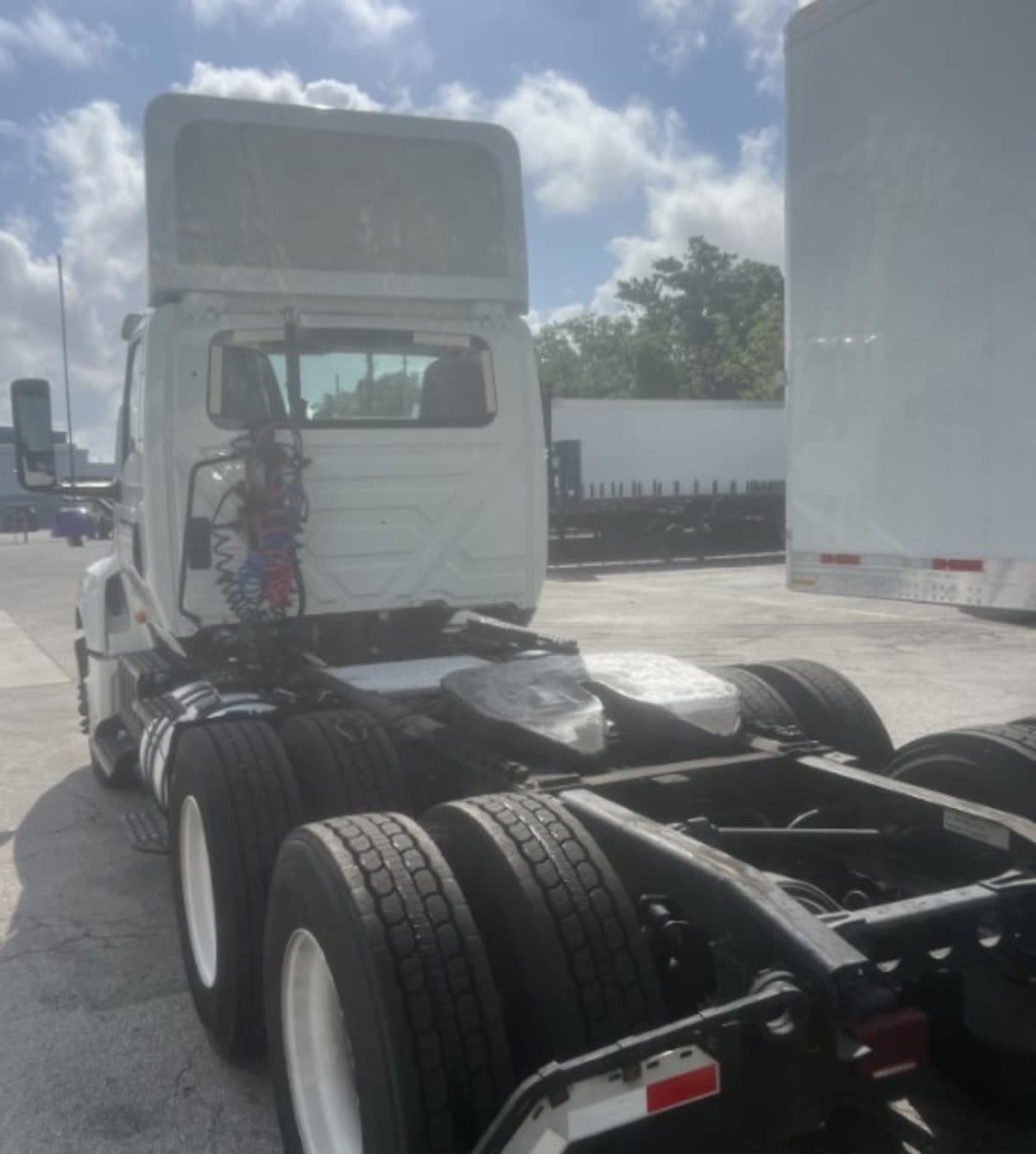 2019 Navistar International LT625 DAYCAB T/A 898880