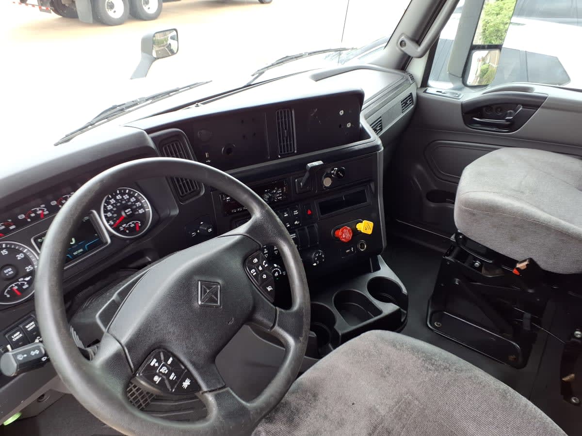 2019 International LT in Houston, TX — photo 7