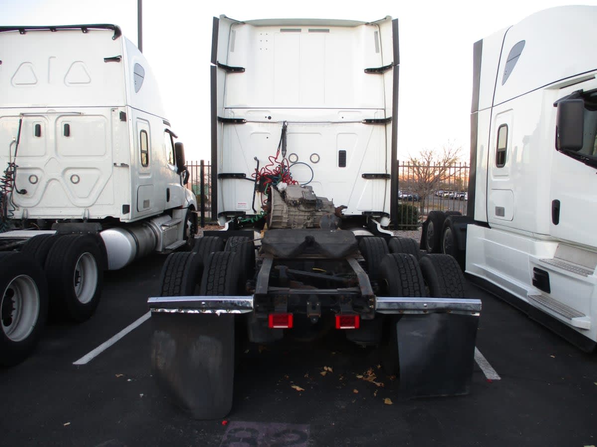 2019 International - image 5