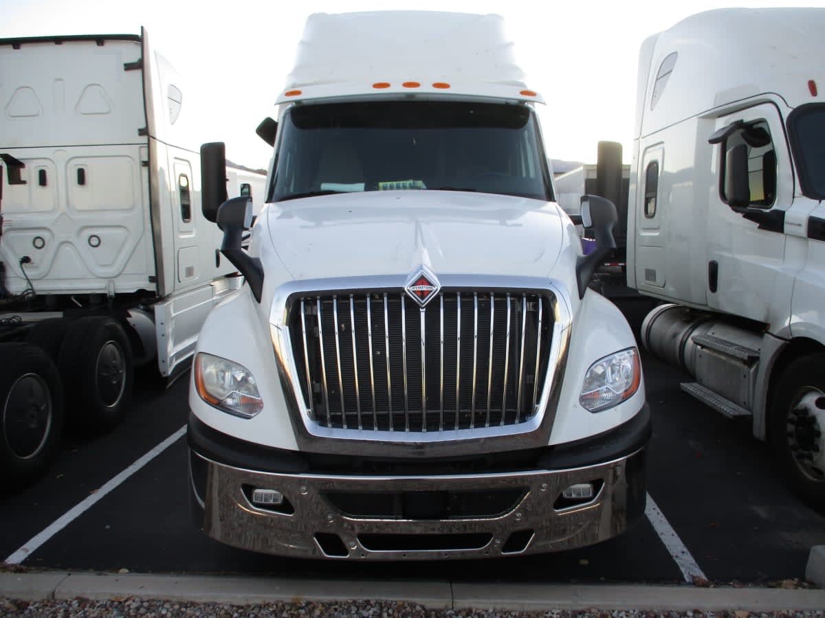 2019 International - image 2