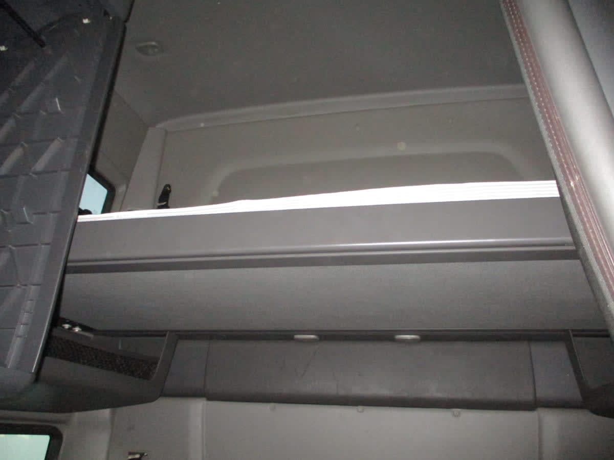 2019 International - image 8