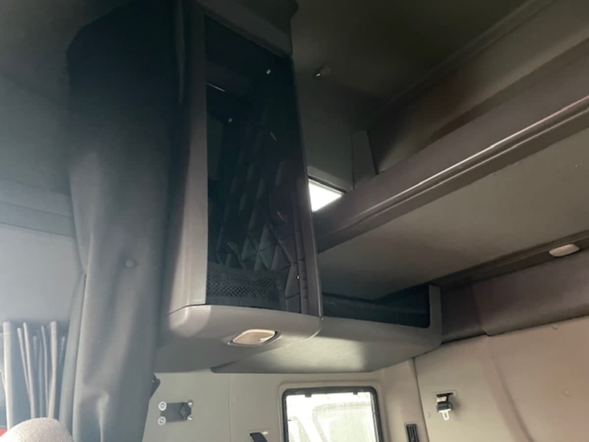 2019 International - image 13