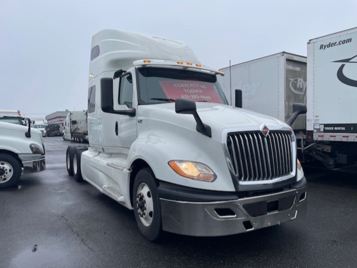 2019 International - image 3