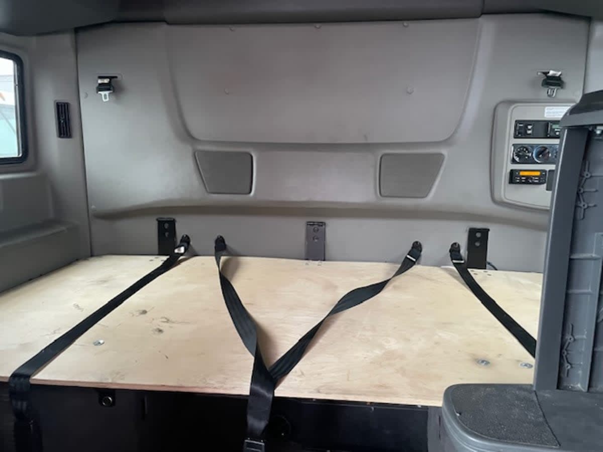 2019 International - image 8