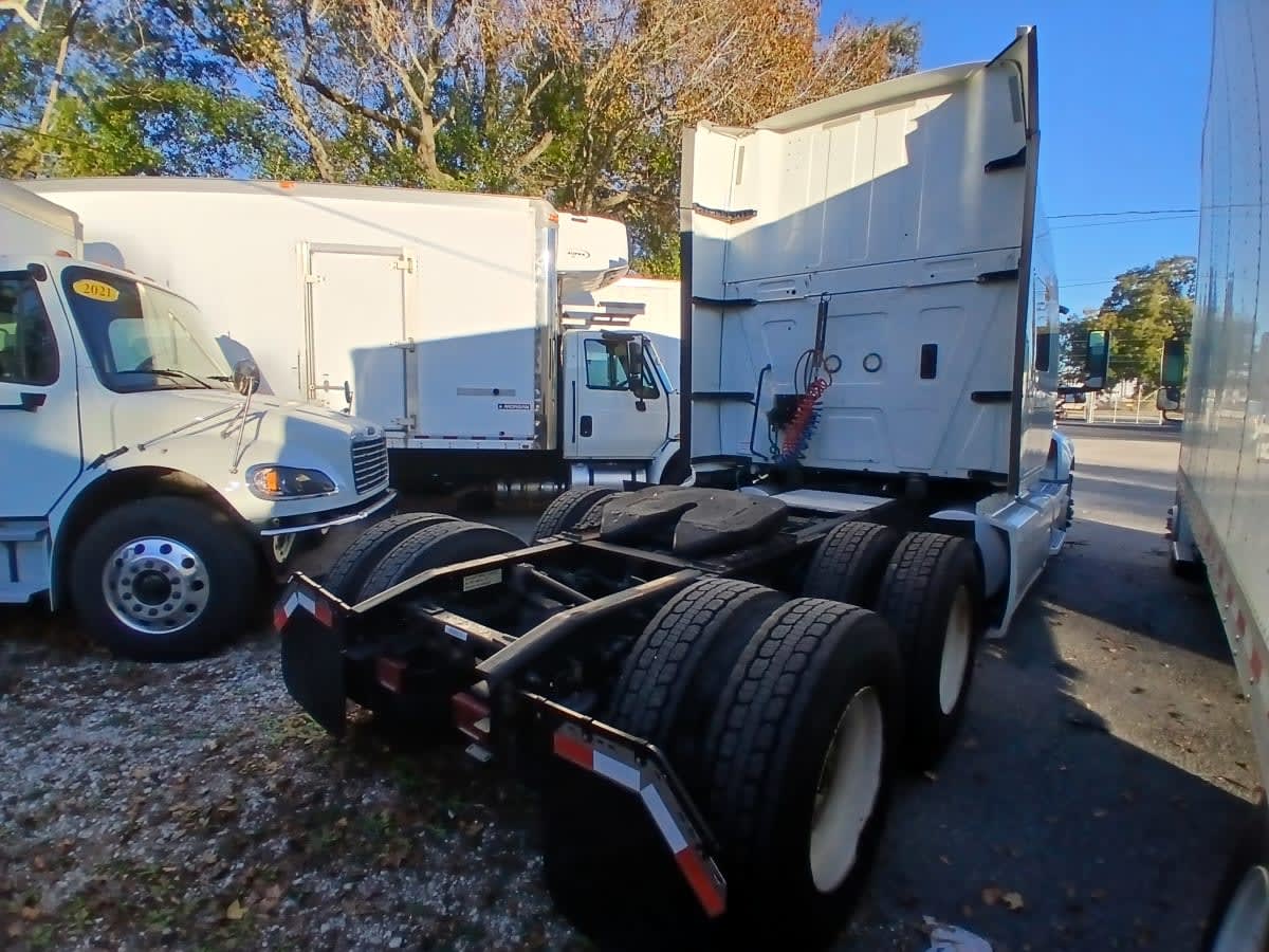 2019 International - image 4