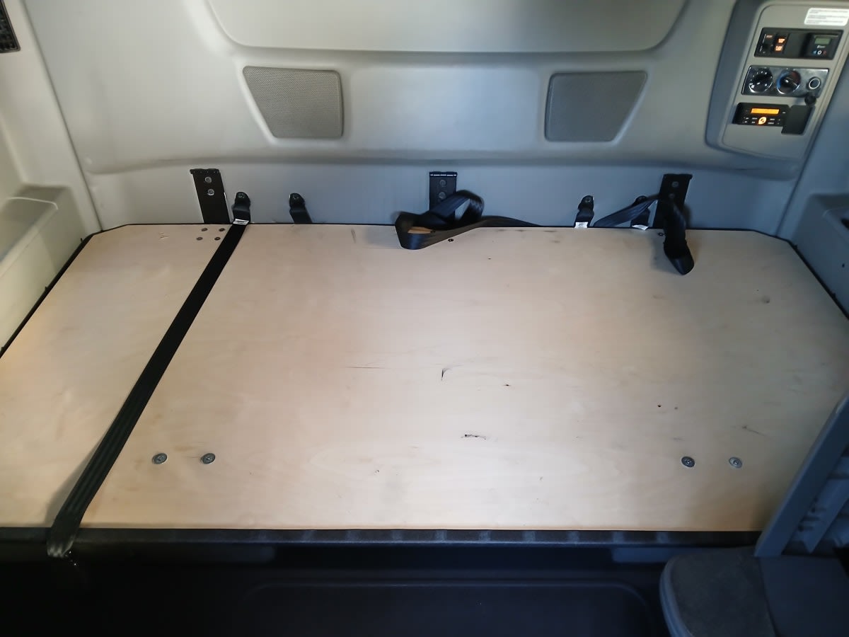 2019 International - image 8