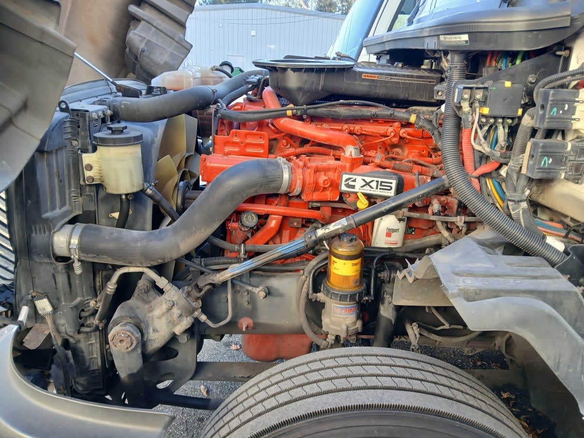 2019 International - image 9