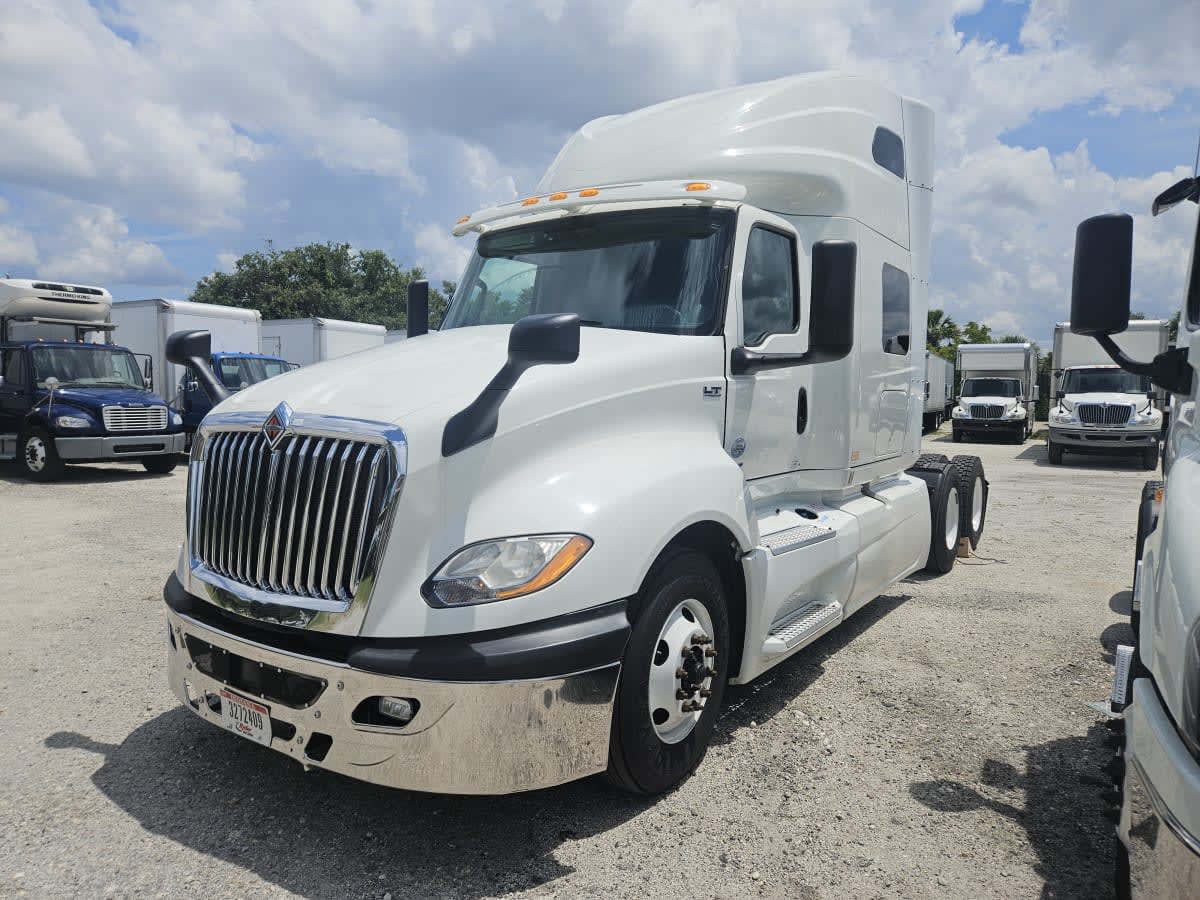 2019 Navistar International LT625 SLPR CAB 898972 2019 Navistar International LT625 SLPR CAB 898972