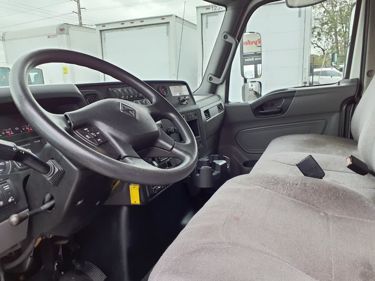 2019 International - image 8