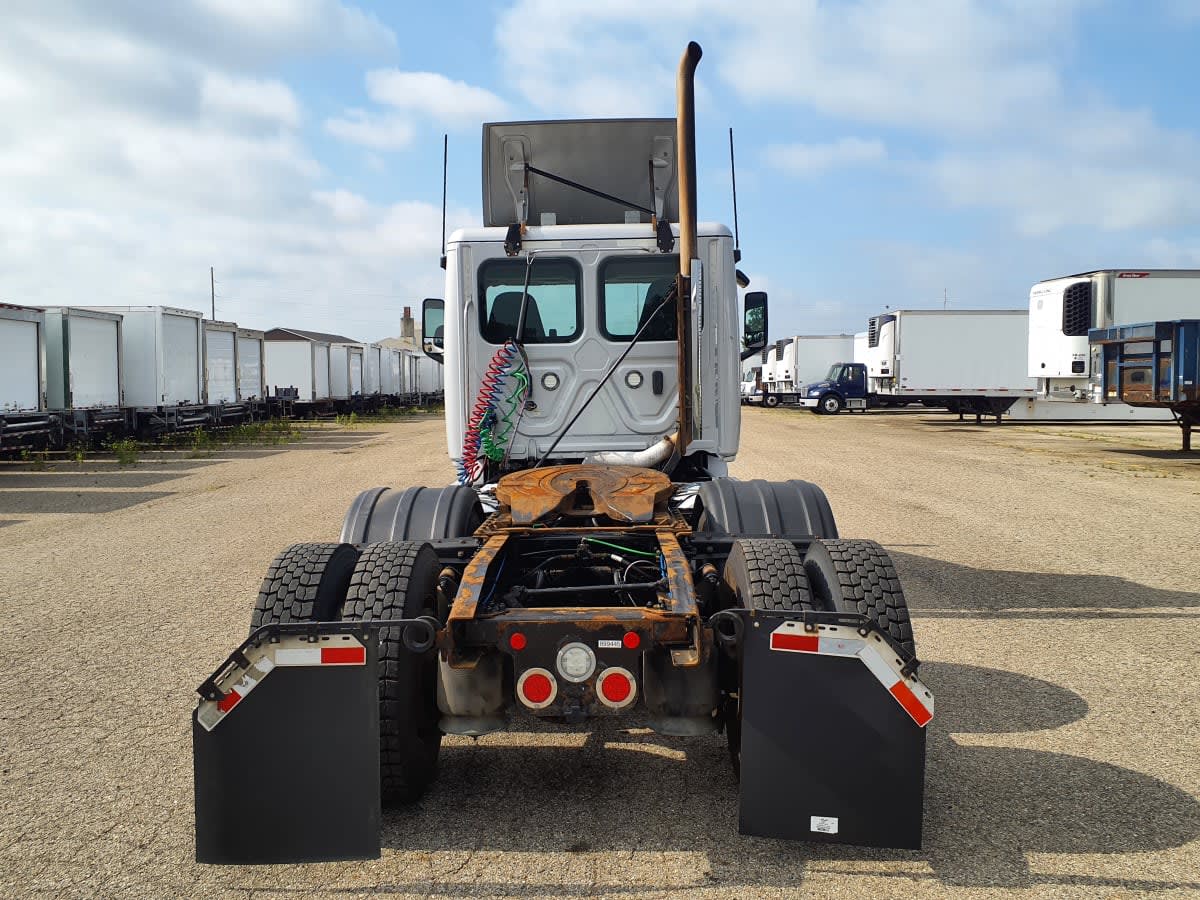 2020 Freightliner Cascadia in Wayland, MI — photo 5