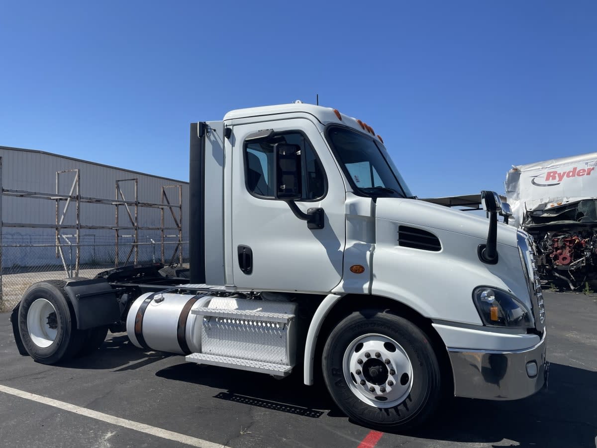 2020 Freightliner Cascadia in West Sacramento, CA — photo 4