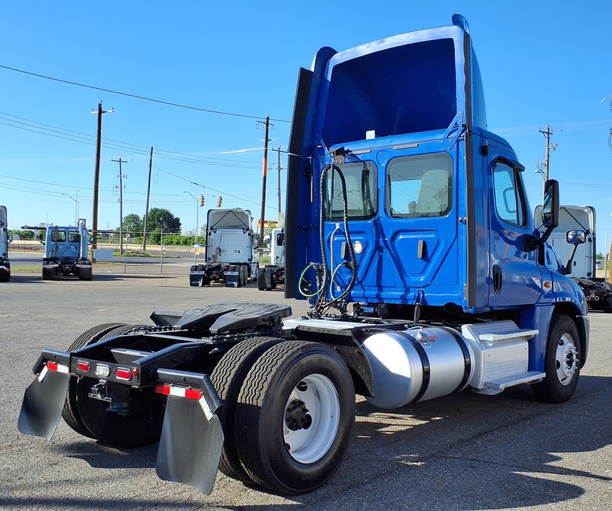 2019 Freightliner/Mercedes CASCADIA 909874