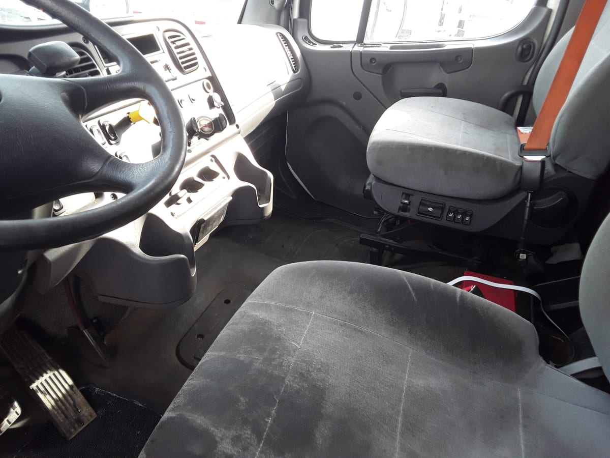 2017 Freightliner/Mercedes M2 106 939431