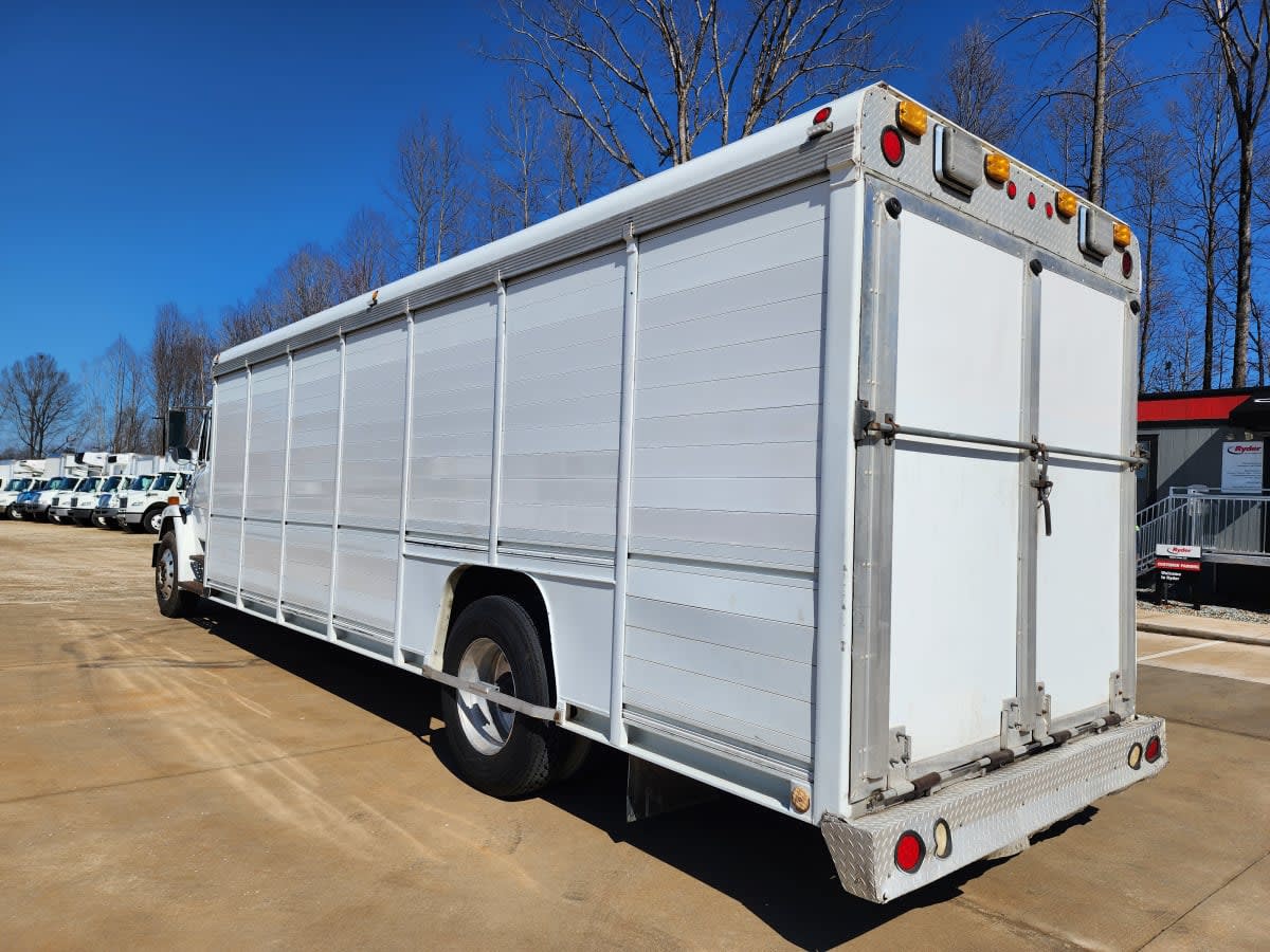 2004 Freightliner/Mercedes FL70 971574