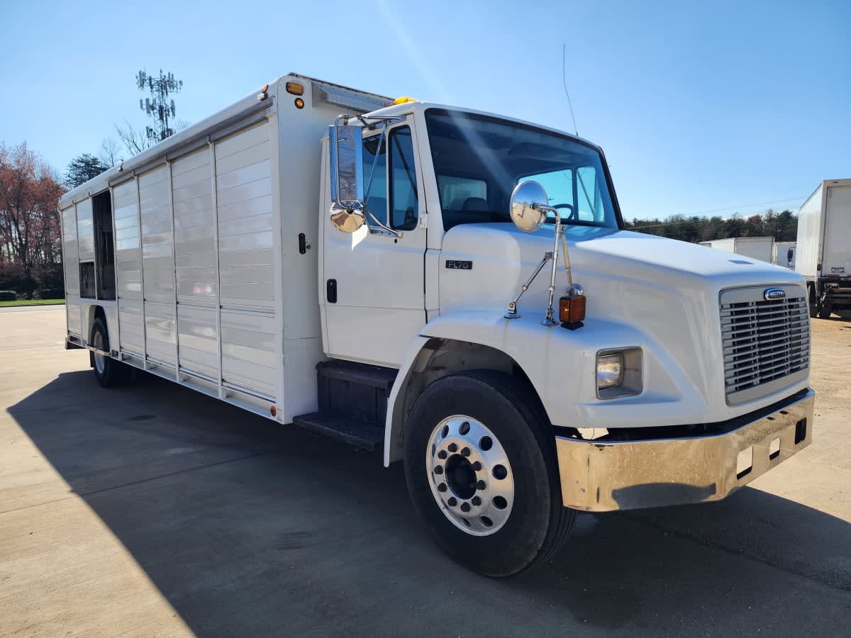 2004 Freightliner/Mercedes FL70 971574