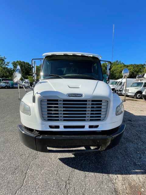 Freightliner M2 106