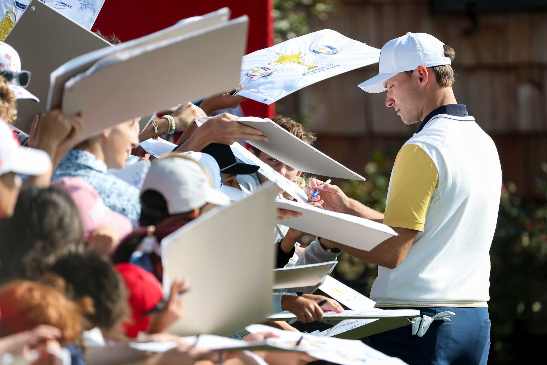 FARMINGDALE, NEW YORK - SEPTEMBER 23: Rasmus Hojgaard of Team Europe signs autographs prior to the Ryder Cup 2025 at Black Course at Bethpage State Park Golf Course on September 23, 2025 in Farmingdale, New York. (Photo by Jamie Squire/Getty Images)