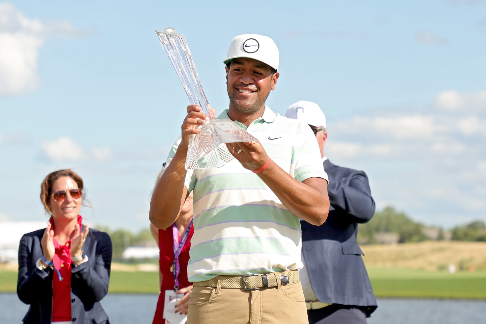 BLAINE, MINNESOTA - JULY 24: Tony Finau of the United States celebrates with the trophy after winning the 3M Open at TPC Twin Cities on July 24, 2022 in Blaine, Minnesota. (Photo by Stacy Revere/Getty Images)