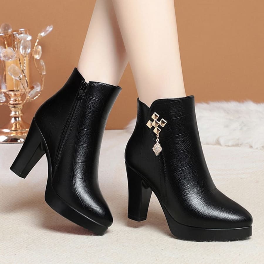 Liesel Warm Lined Block Heel Ankle Boots in Schwarz