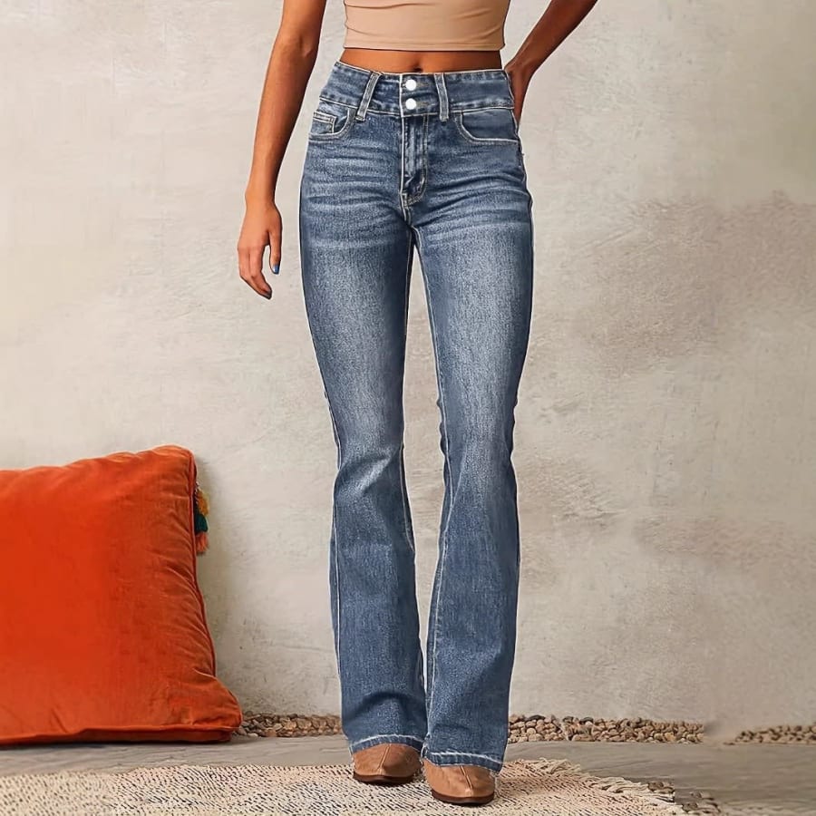Willa High Waist Flared Jeans with Button Detail in Hellblau