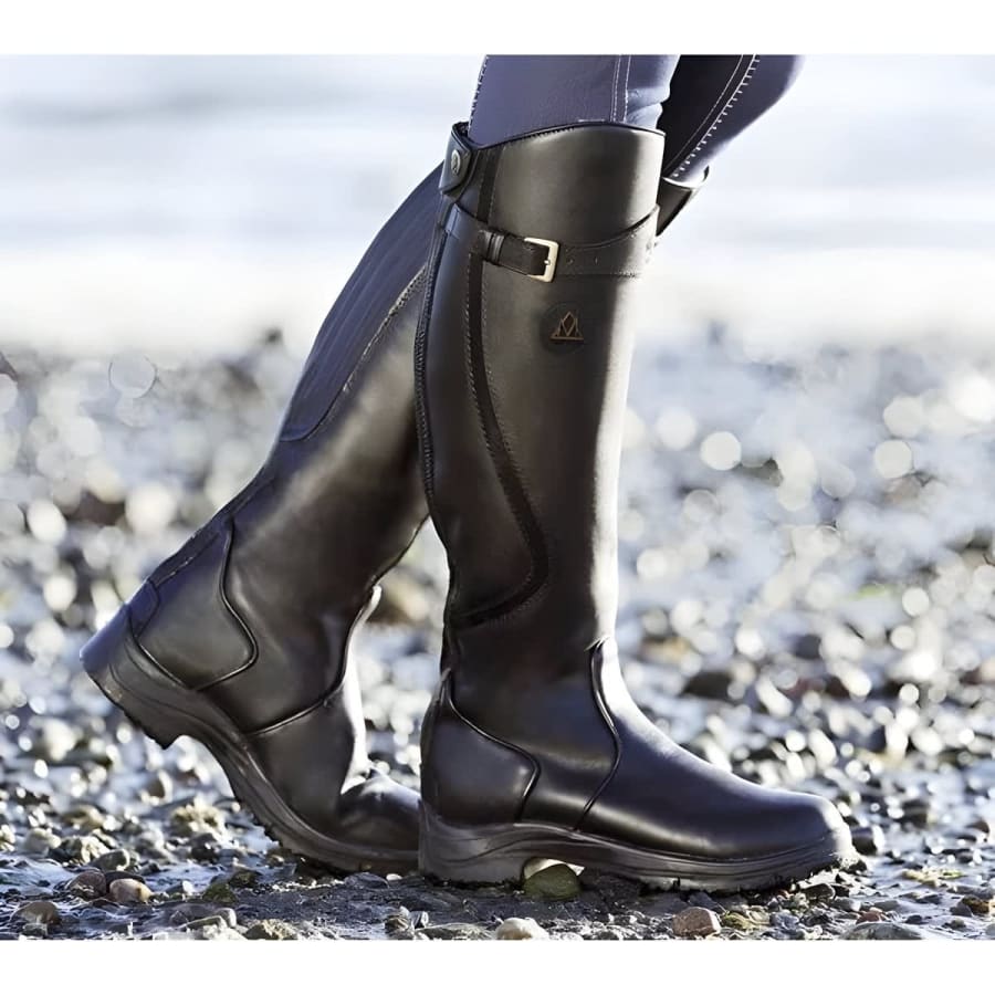 Blythe Waterproof Buckle Knee High Boots in Schwarz