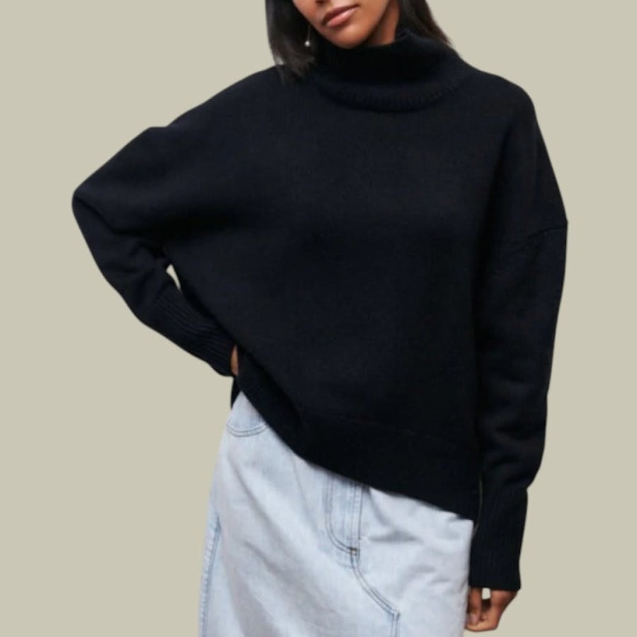 Noelle Relaxed Fit Roll Neck Jumper in Schwarz