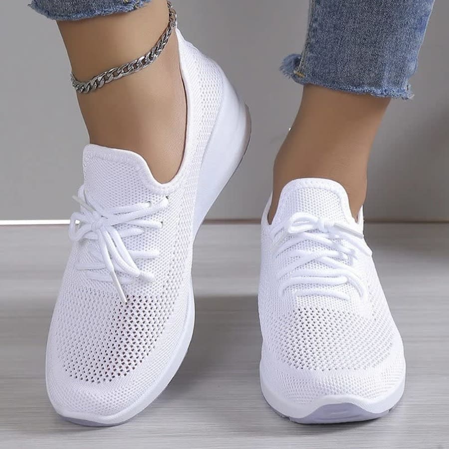 Alba Lightweight Knit Walking Shoes for Women in Weiß