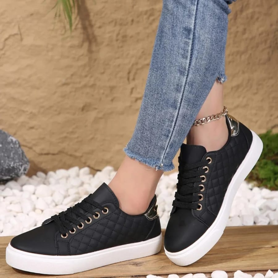 Perri Quilted Lace-Up Walking Shoes for Women in Schwarz