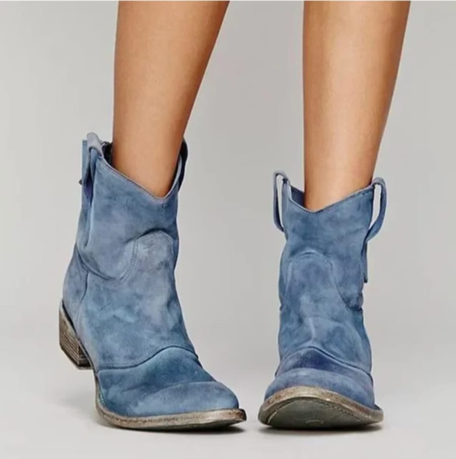 Araminta Suede Western Ankle Boots in Blau