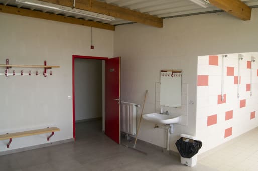 vestiaires-salle-des-sports-ambillou-chateau-49