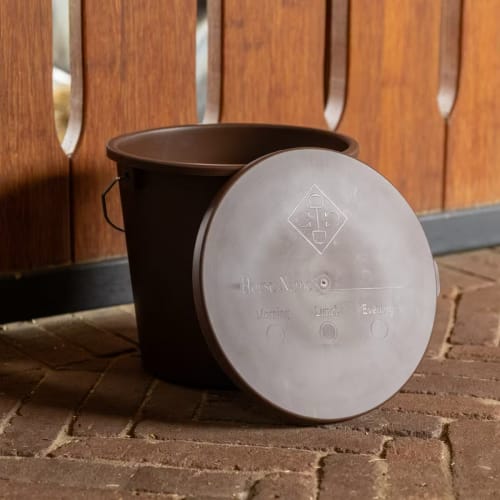 Grooming Deluxe Bucket with Lid