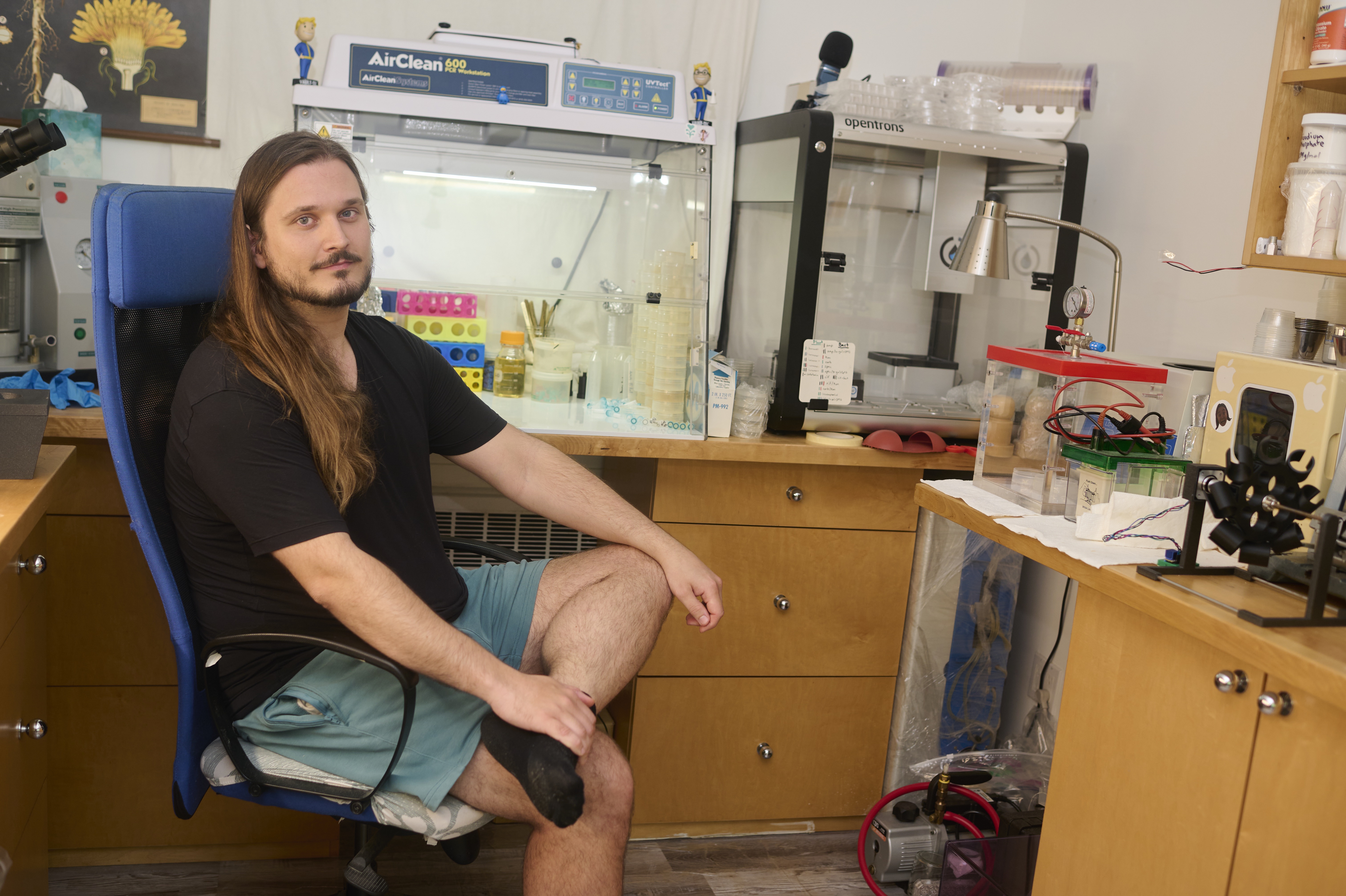 Plants and equipment in the home laboratory.