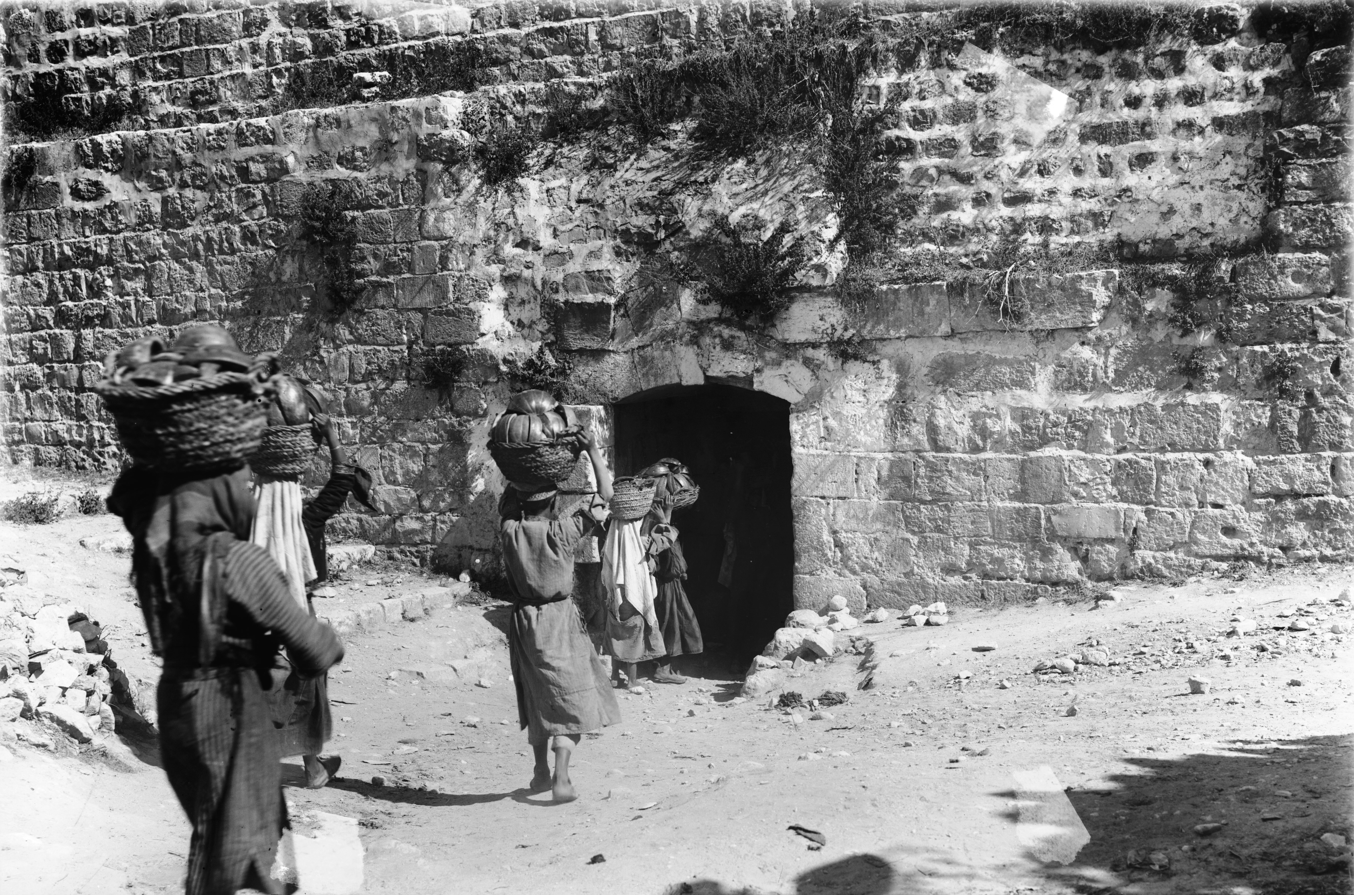 The Jerusalem Dung gate prior to its enlargement in 1952.