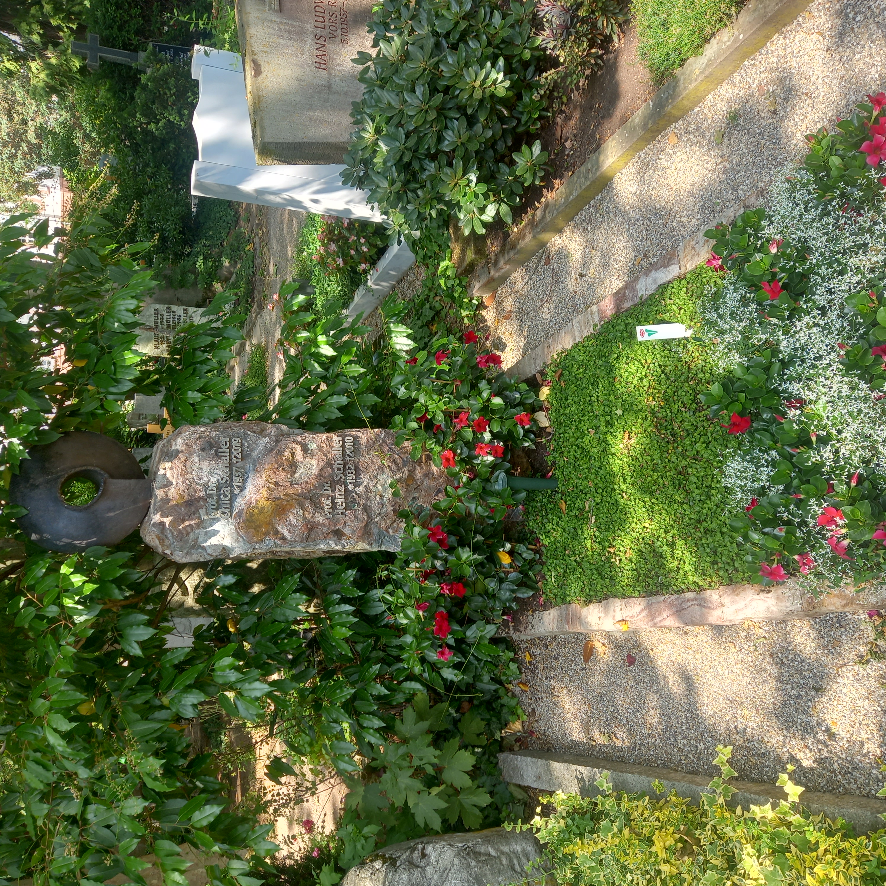 Graves of Chica & Heinz Schaller