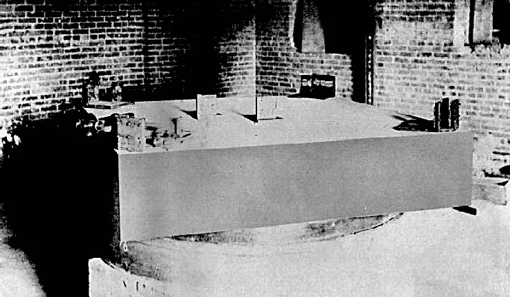 The Michelson-Morley apparatus (1887).