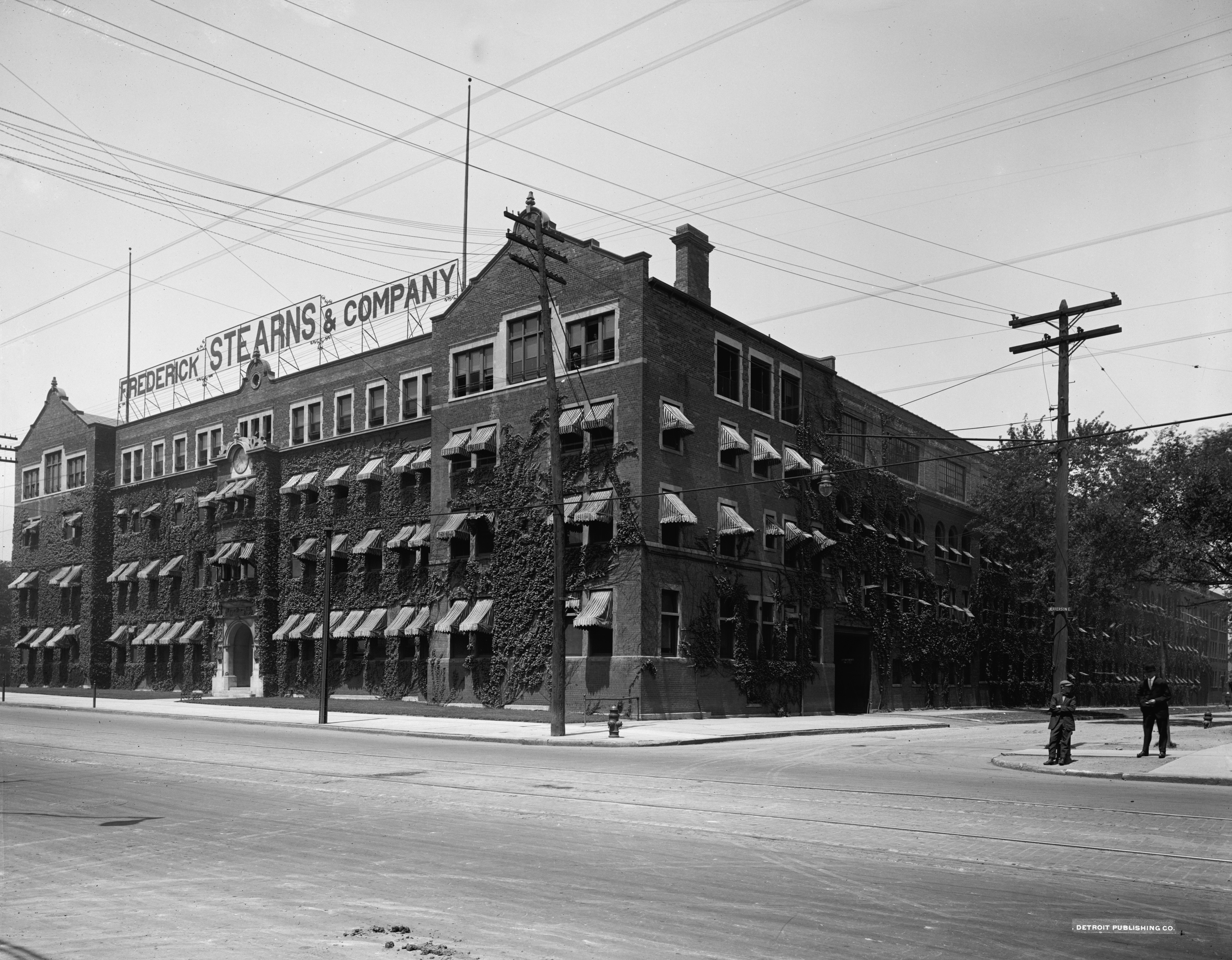 Frederick Stearns & Co. factory in Detroit, Michigan (ca. 1915).