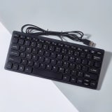 Ligero y cómodo teclado de computadora negro K1000 — miniatura 1