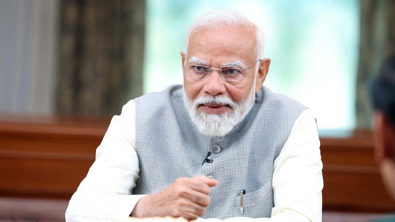 ಚಂದ್ರನಲ್ಲಿಗೆ ಹಾರಲಿದ್ದಾರೆ ಪ್ರಧಾನಿ ಮೋದಿ ಚಂದ್ರನಲ್ಲಿಗೆ ಹಾರಲಿದ್ದಾರೆ ಪ್ರಧಾನಿ ಮೋದಿ